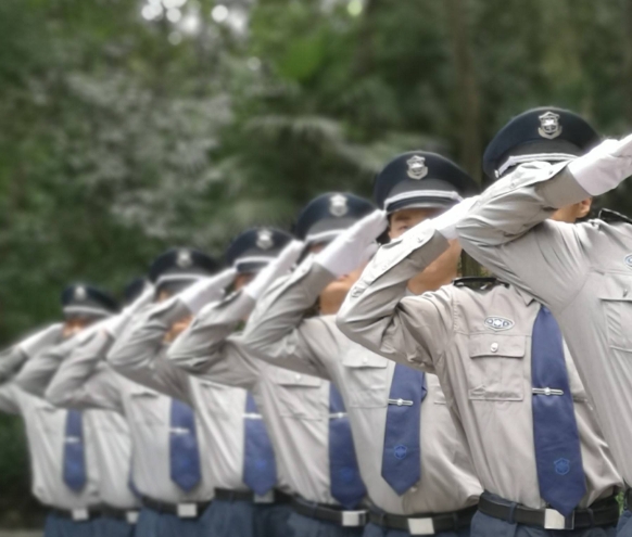 物業(yè)保安是物業(yè)管理中維護(hù)小區(qū)、商業(yè)綜合體、寫(xiě)字樓等場(chǎng)所公共安全和秩序的重要力量